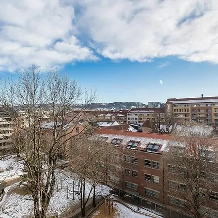 4br Apt In Center: Family-friendly, Free Parking *